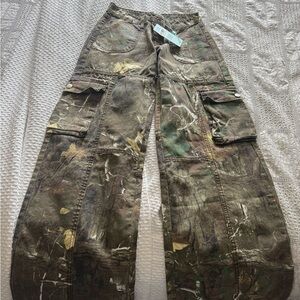 REVICE Camouflage cargo pants